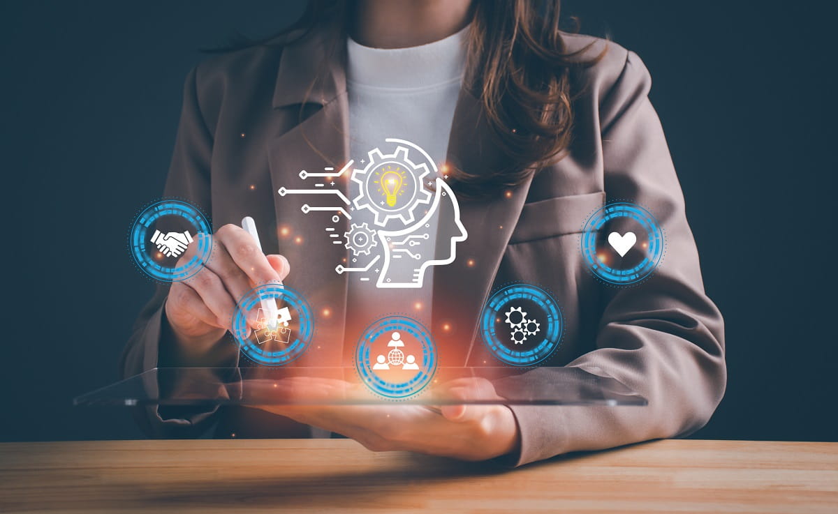 Dame som velger digitale prosesser