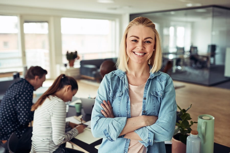 Positiv jente jobbintervju Manpower